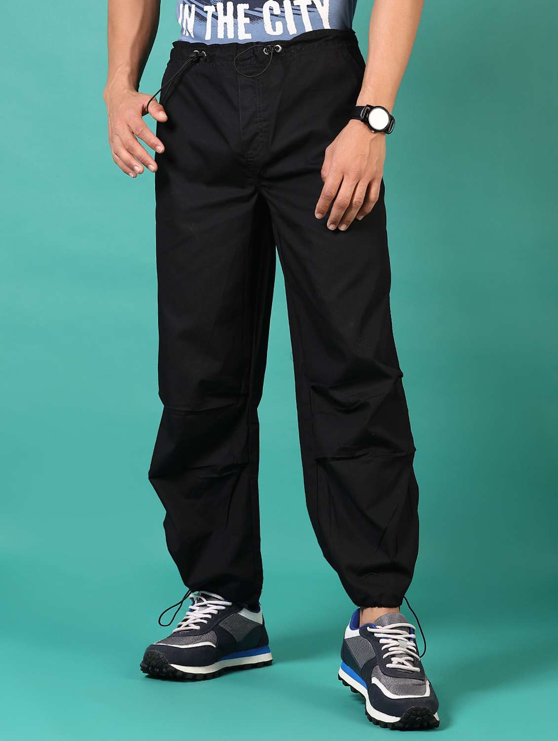men solid mid rise jogger