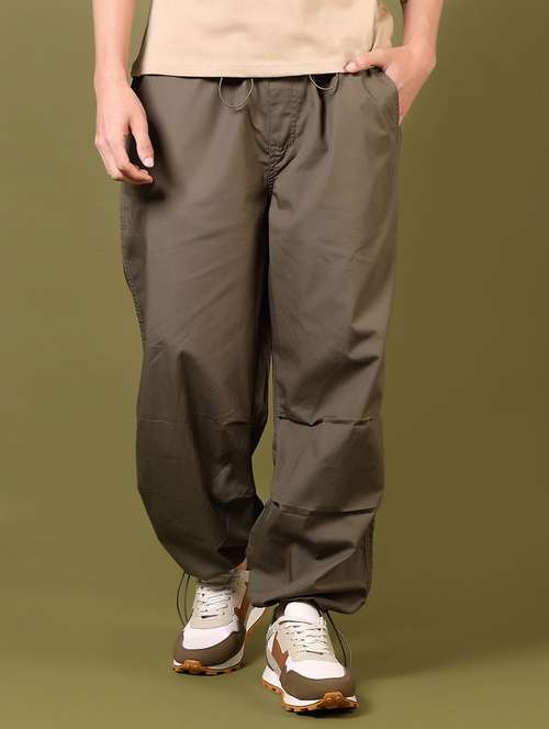 men olive solid mid rise jogger
