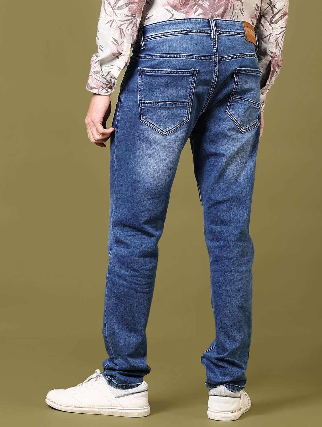 men washed mid rise jeans - 21718079 -  Standard Image - 3