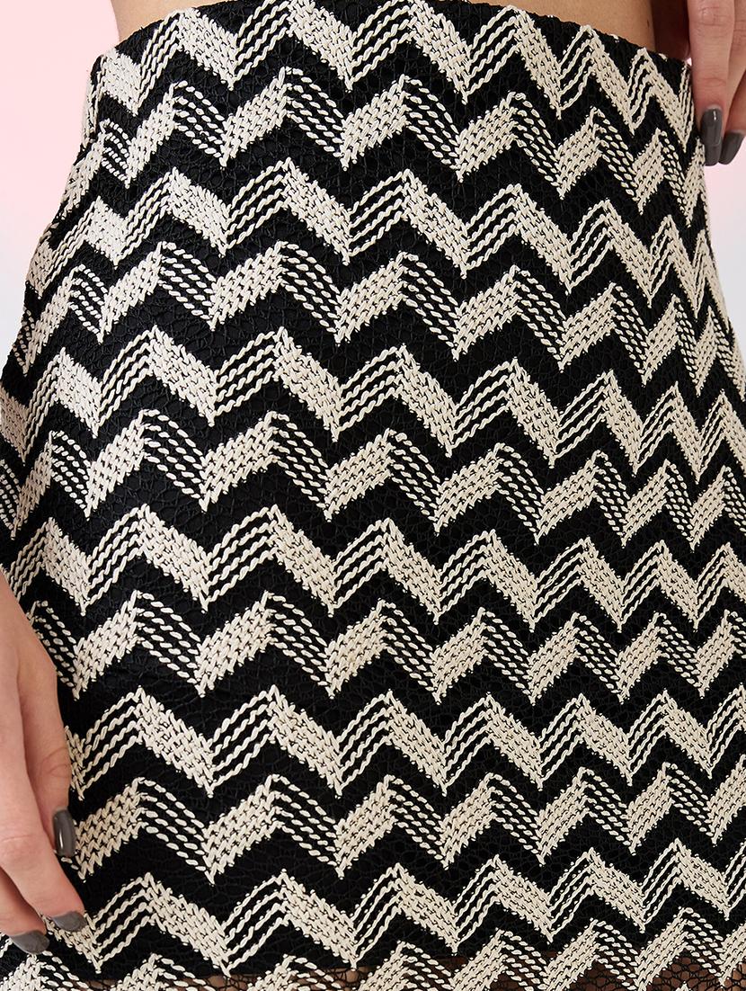 globus women black & white chevron pattern crochet mid rise side slit pencil maxi skirt - 21718304 - Standard Image - 5