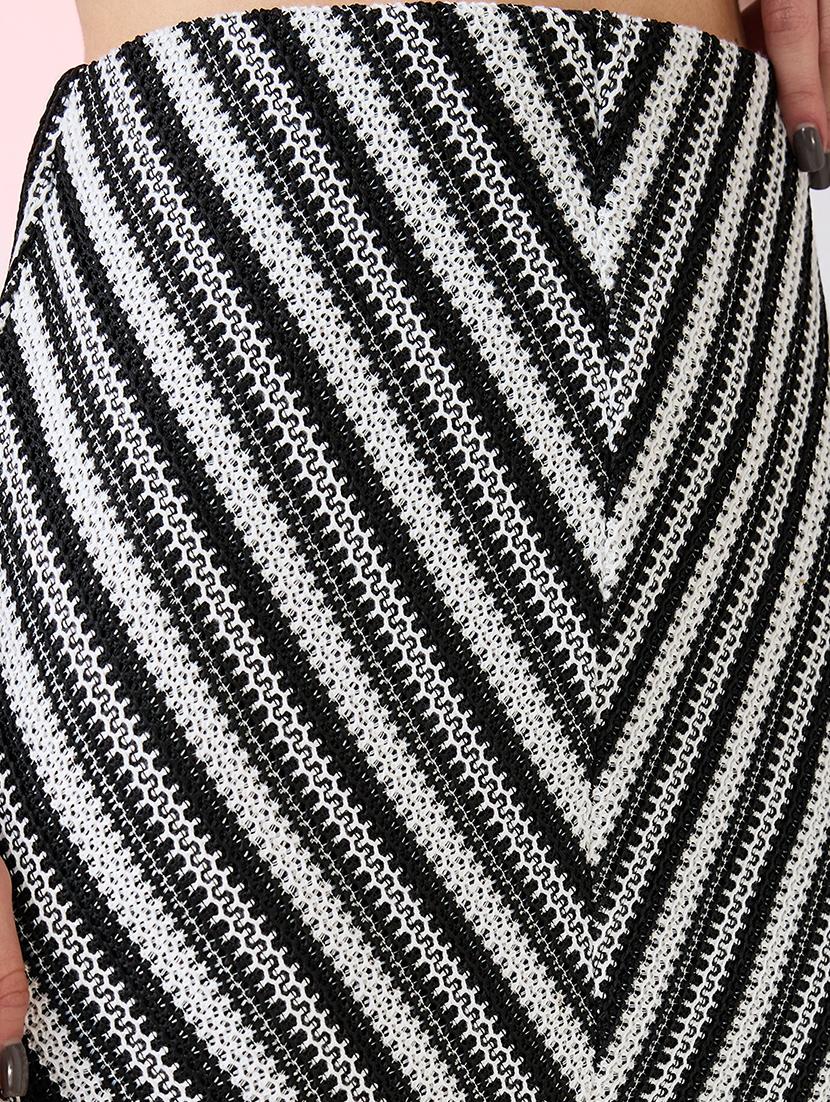 globus women black & white self design crochet mid rise side slit midi pencil skirt - 21718307 - Standard Image - 5