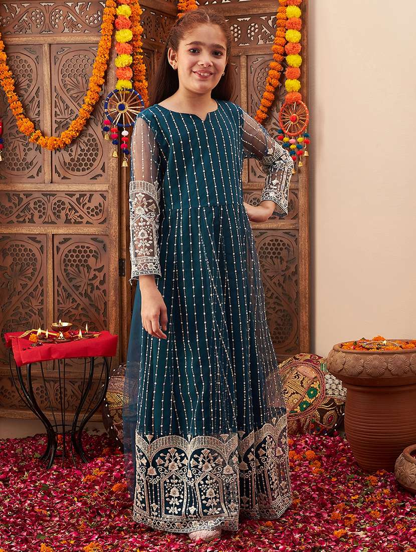 women embroidered long sleeve party gown - 21718534 -  Zoom Image - 0