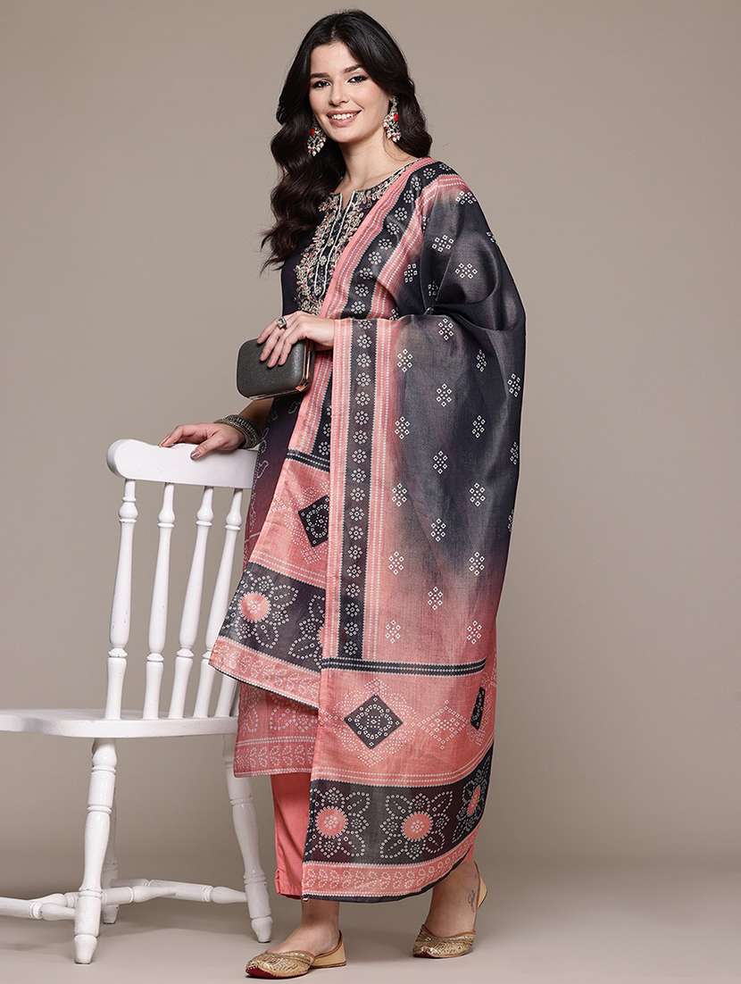 women three quarter sleeve kurta pant with dupatta set - 21719644 - Standard Image - 3