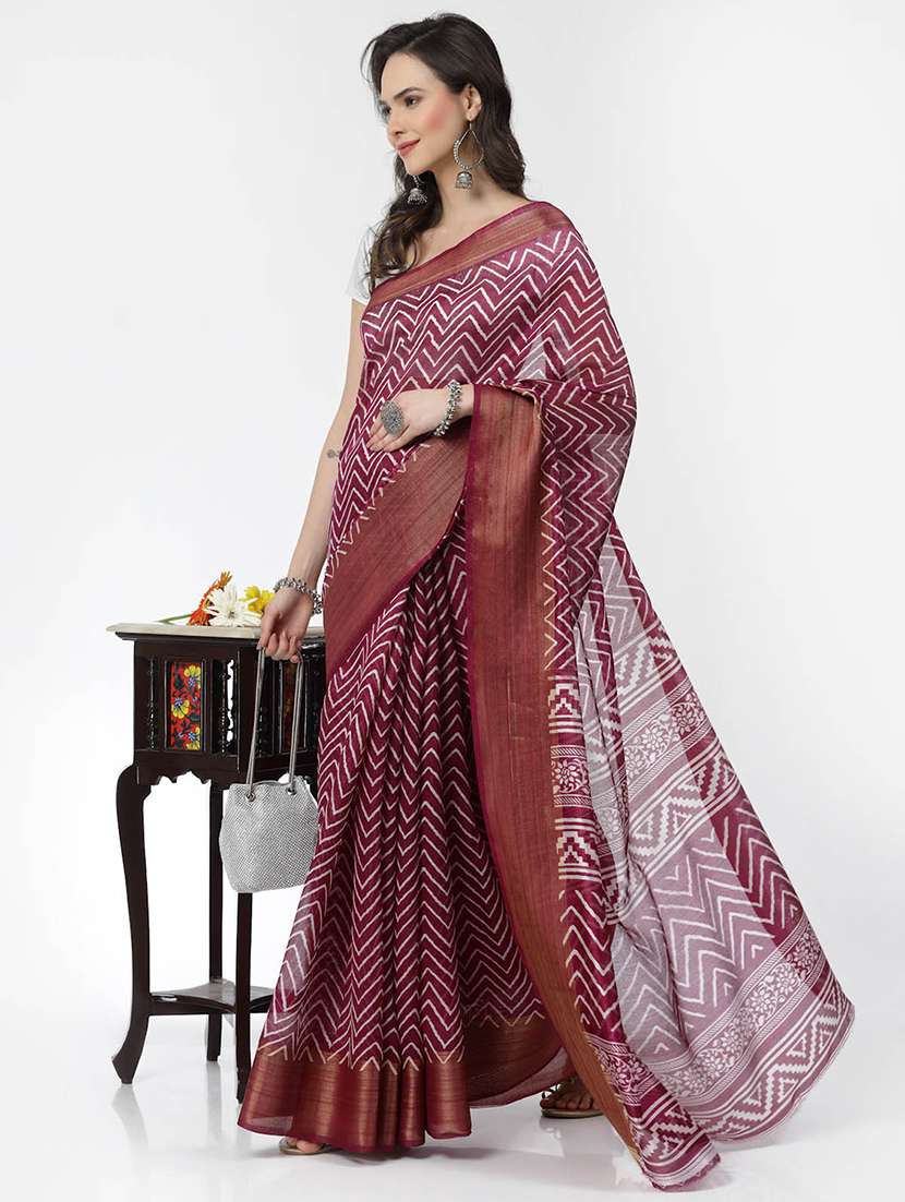 women maroon chevron bordered saree with blouse - 21720206 - Zoom Image - 0