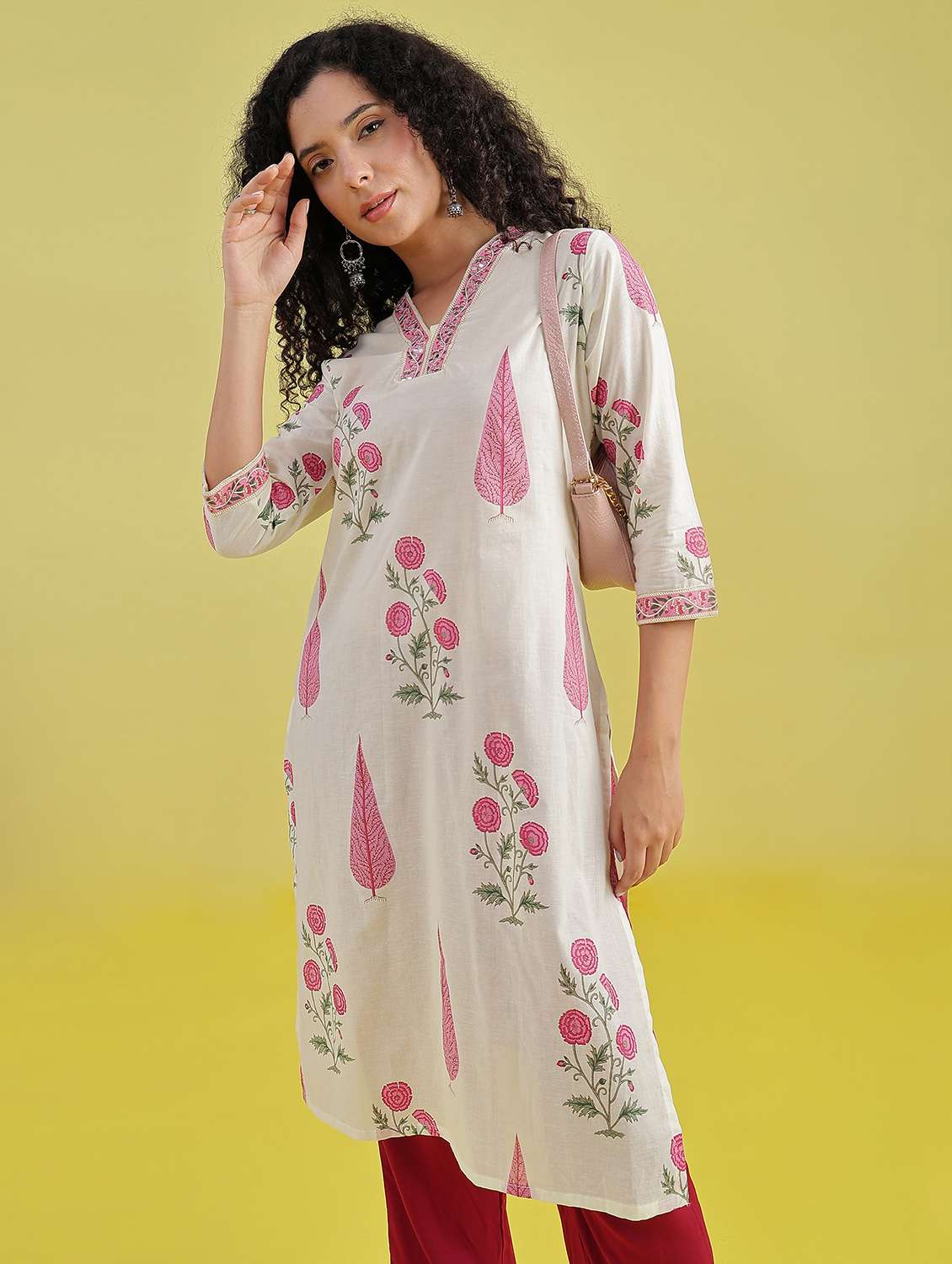 women floral printed three quarter sleeve straight kurta - 21720459 -  Zoom Image - 0