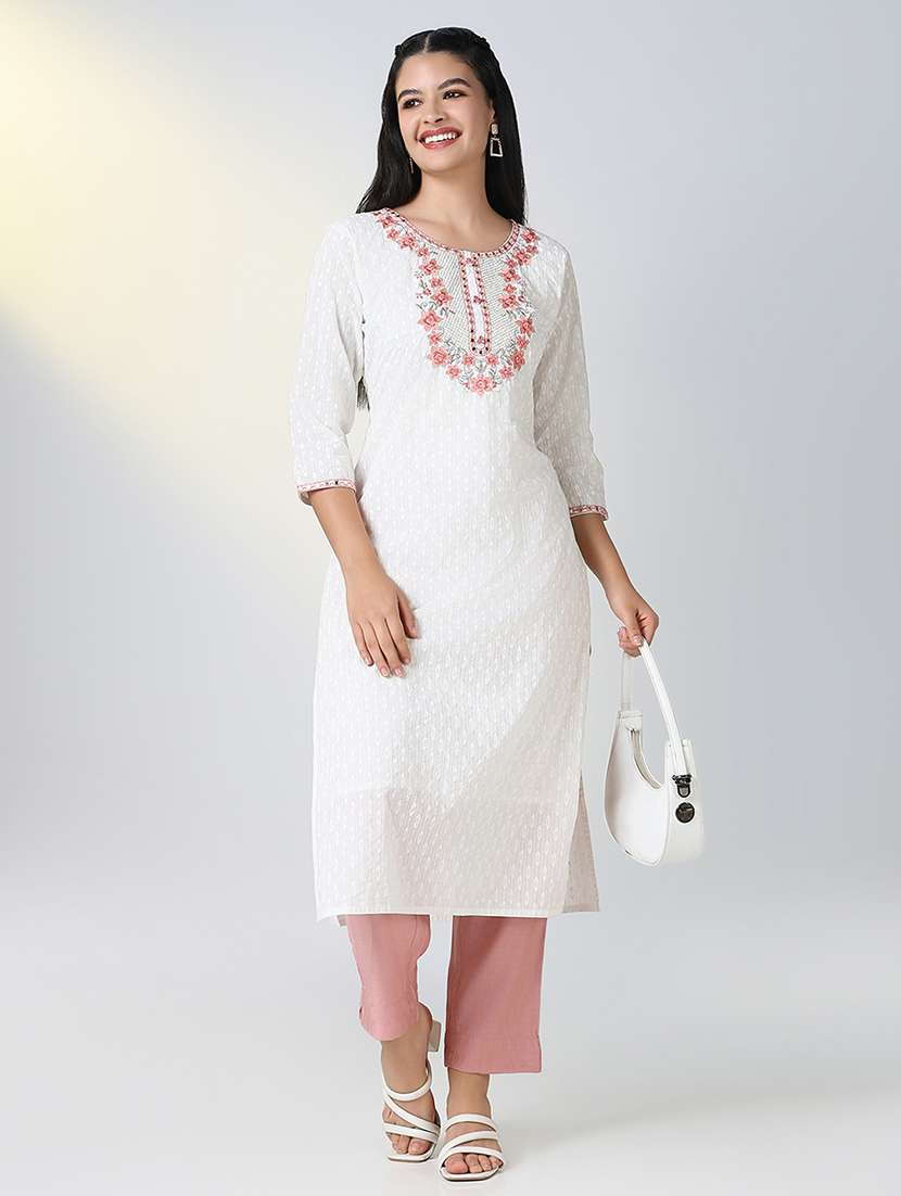 women solid tapered pant - 21720814 -  Standard Image - 3