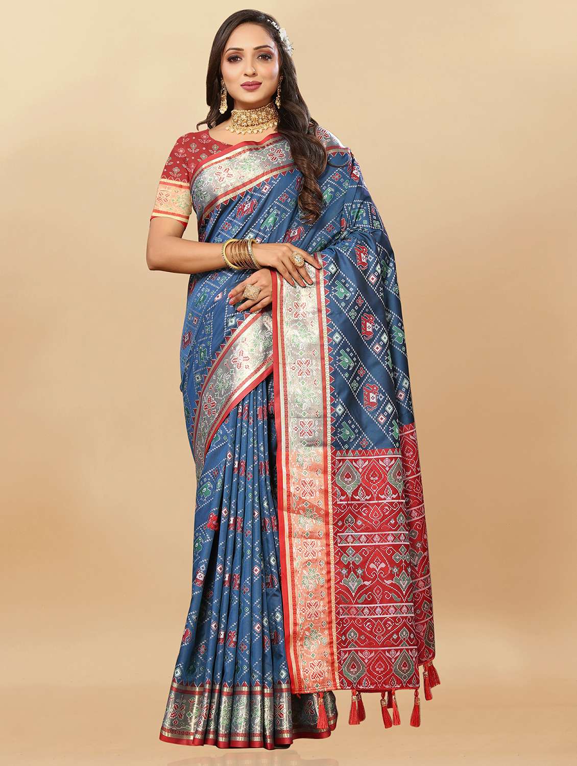 women self design banarasi silk saree with blouse - 21720822 - Zoom Image - 0