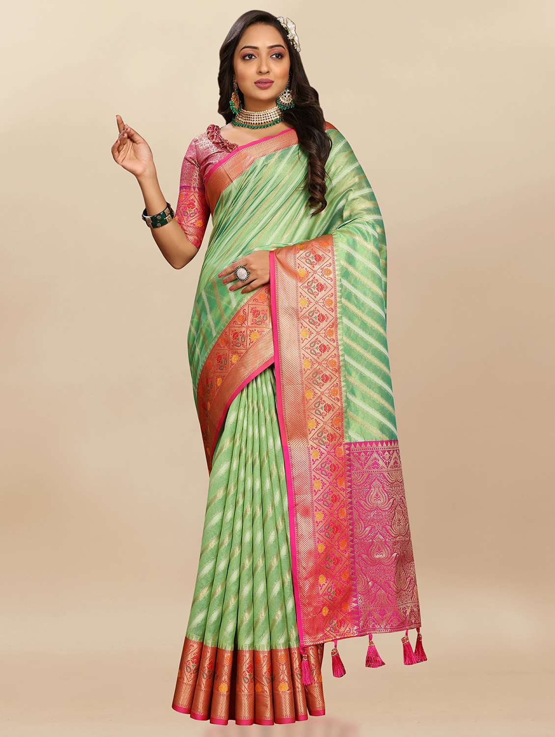 women self design banarasi saree with blouse - 21720846 - Zoom Image - 0