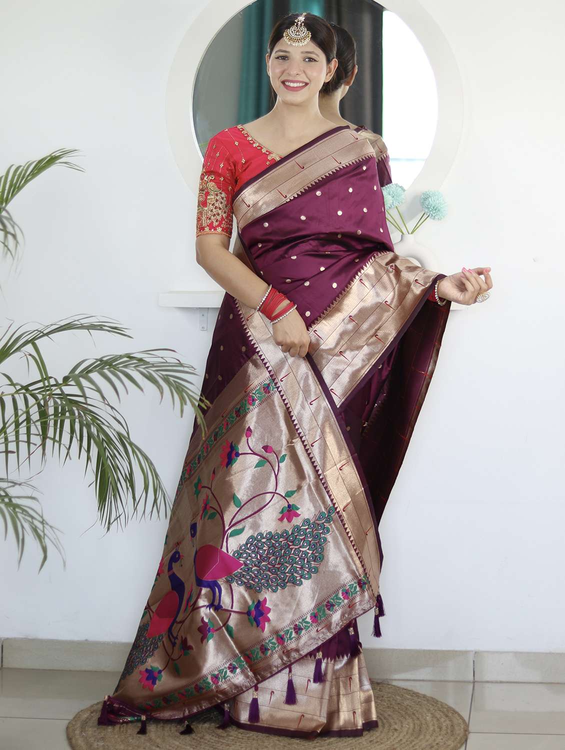 women self design banarasi silk saree with blouse - 21720935 - Zoom Image - 0