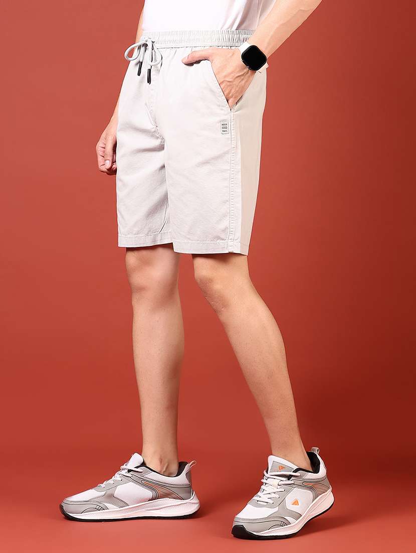 men solid mid rise regular fit shorts - 21721004 - Standard Image - 5