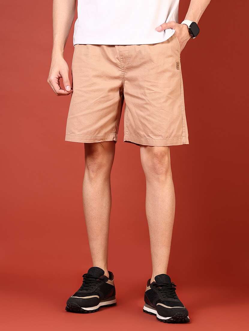 men solid mid rise regular fit shorts - 21721005 - Zoom Image - 0