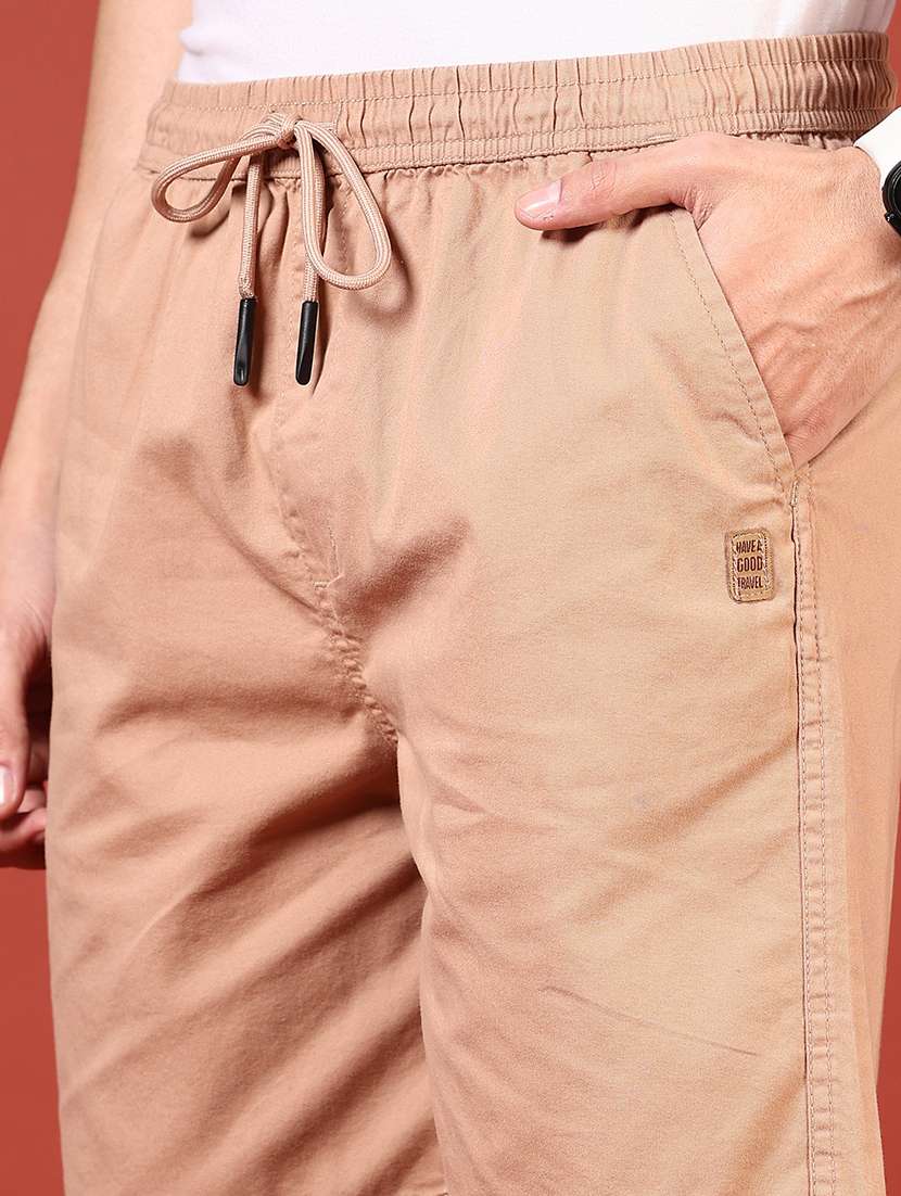 men solid mid rise regular fit shorts - 21721005 - Standard Image - 3