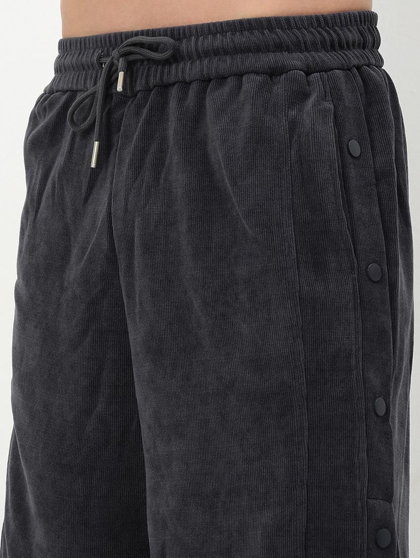 men mid rise solid shorts - 21721342 - Standard Image - 5