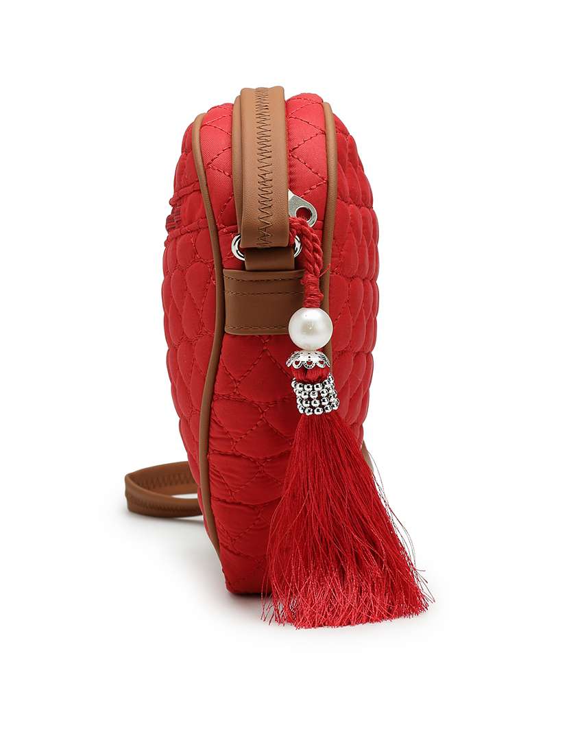 women solid quilted heart shape sling bag - 21721921 -  Standard Image - 3