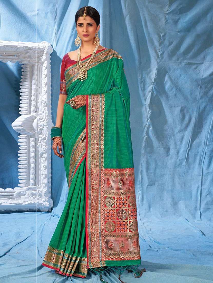 women solid with bordered saree with blouse
