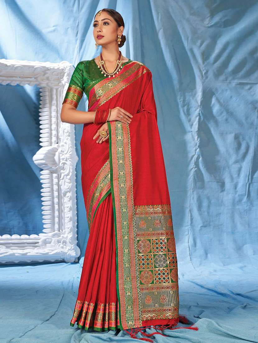 women solid with bordered saree with blouse