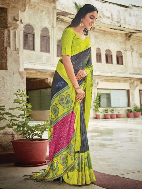 women printed bordered saree with blouse - 21722735 - Standard Image - 0