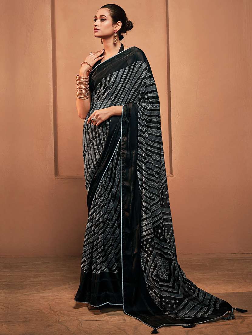 women printed bordered saree with blouse