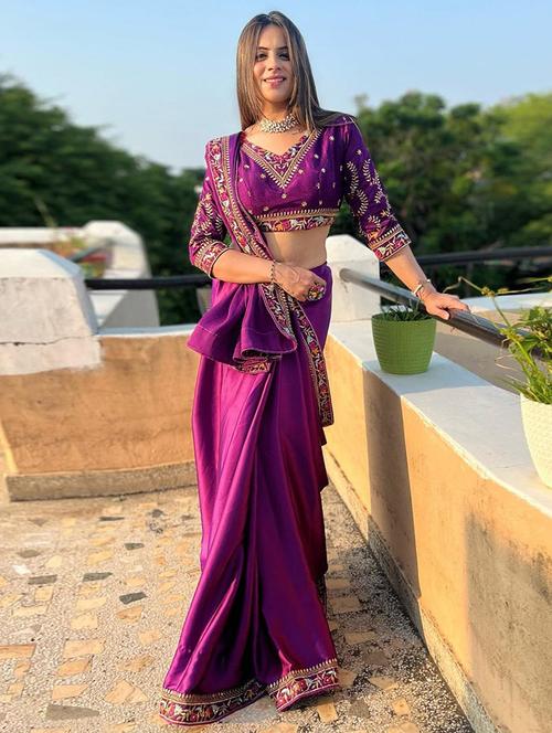 women purple solid bordered saree with blouse - 21723200 - Standard Image - 0