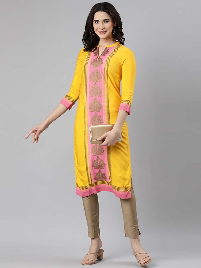 women placement print three quarter sleeve kurta