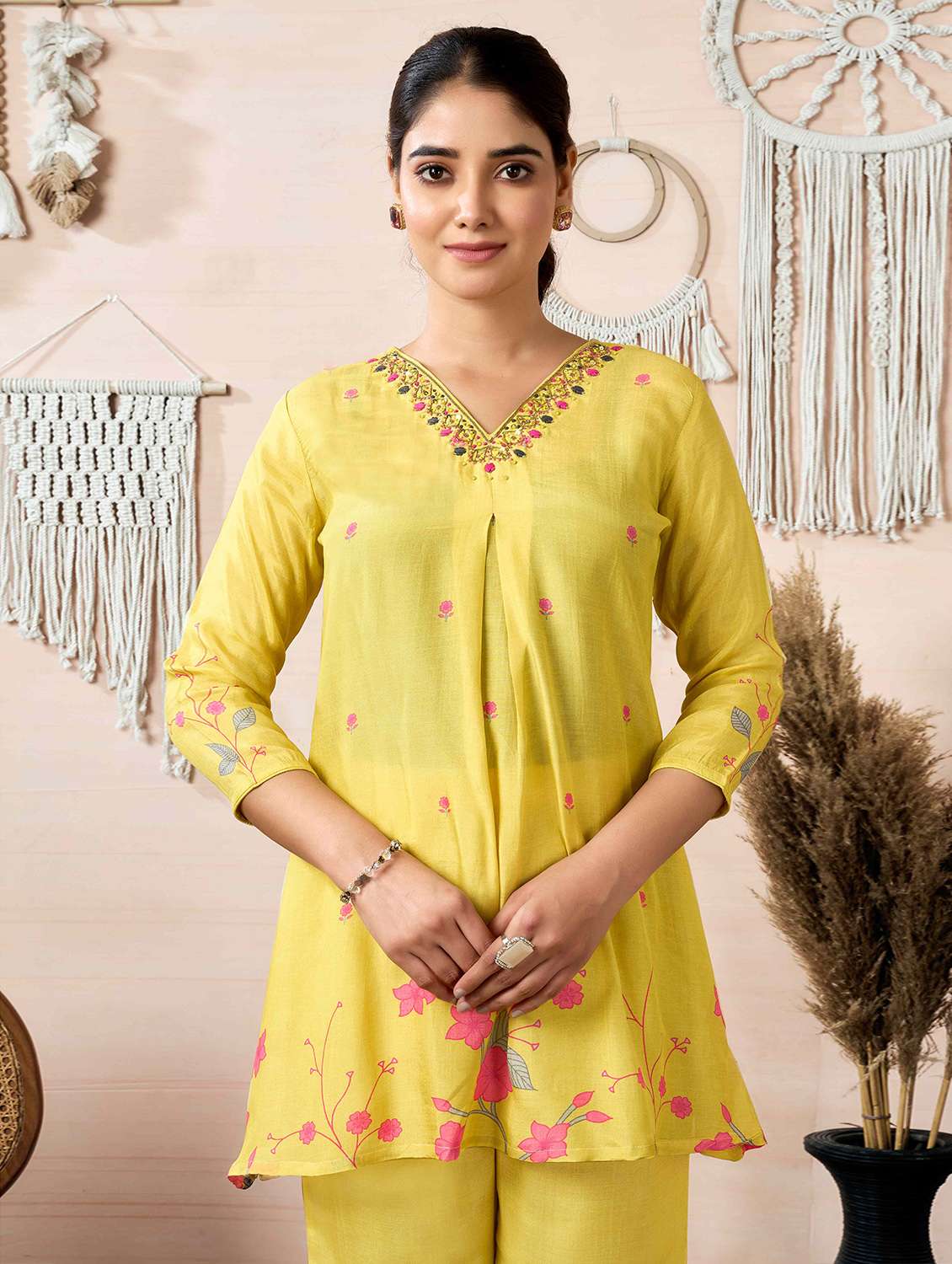 women floral v neck kurta pant co-ord sets - 21729649 -  Standard Image - 3