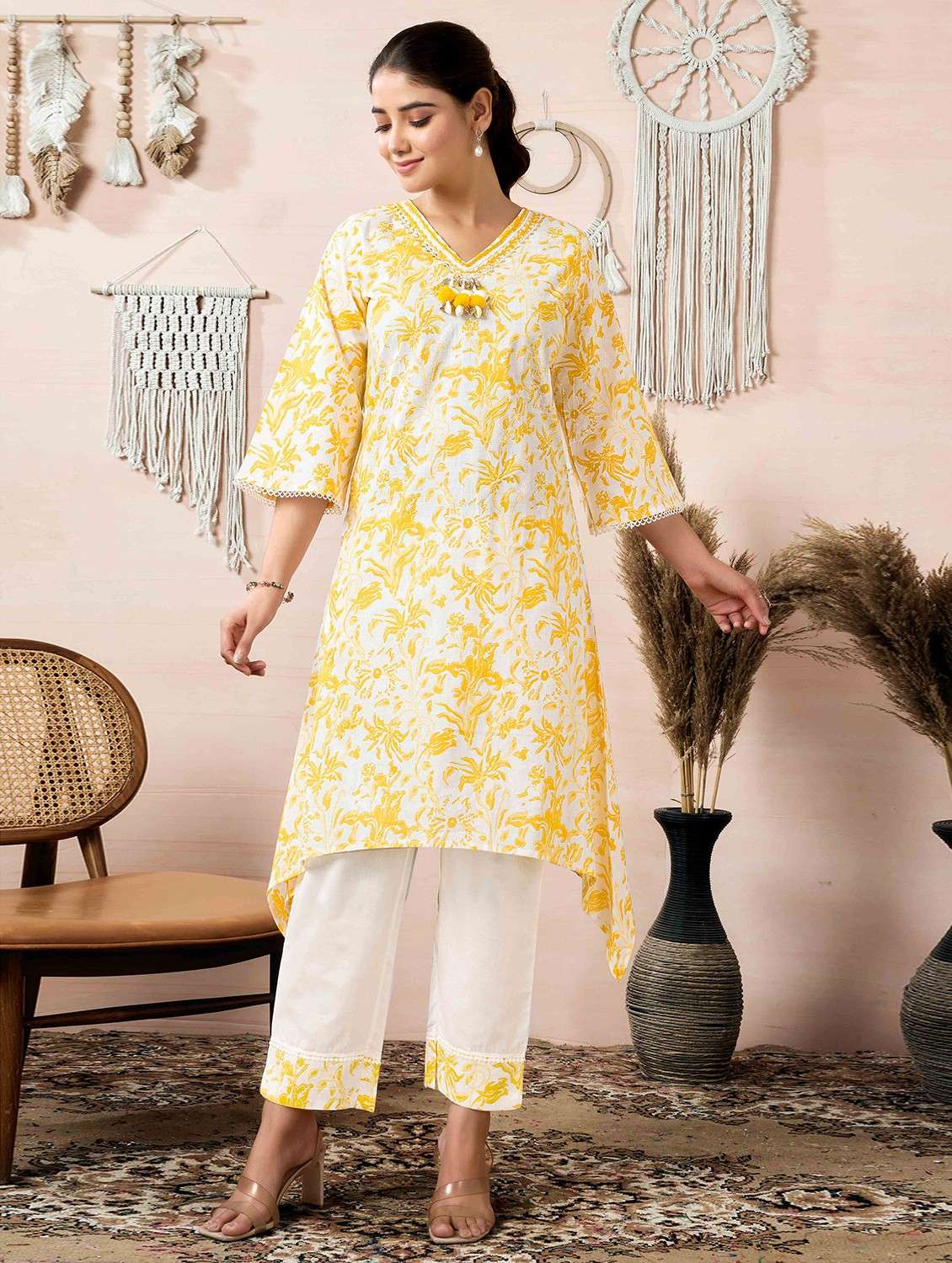 women floral v neck asymmetric kurta - 21729655 -  Zoom Image - 0