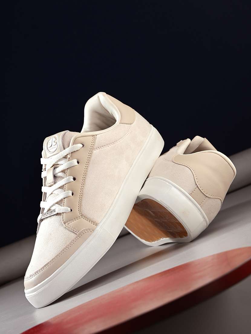 men solid off white lace up sneaker
