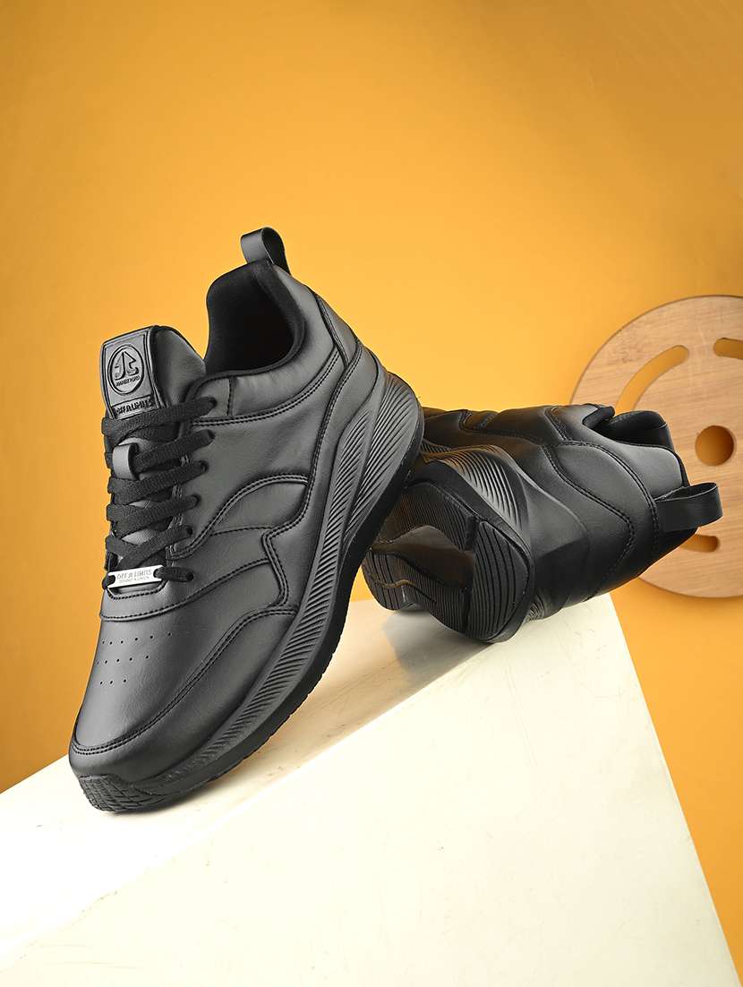 men solid lace up sport shoe