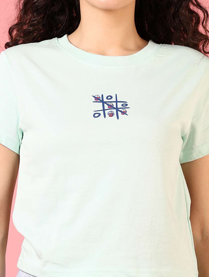 women round neck chest print crop t-shirt - 21731279 -  Standard Image - 3