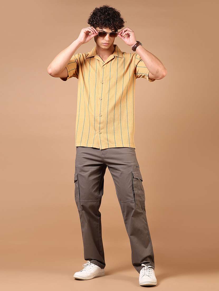 men short sleeves striped casual shirt - 21731318 -  Standard Image - 3