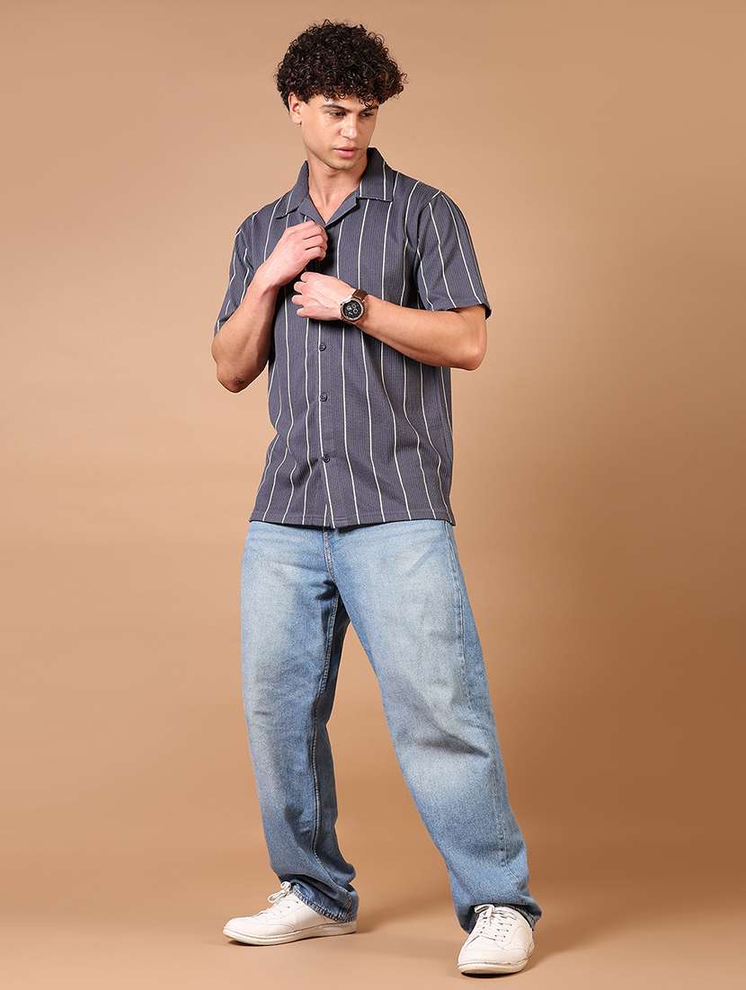 men short sleeves striped casual shirt - 21731319 -  Standard Image - 3