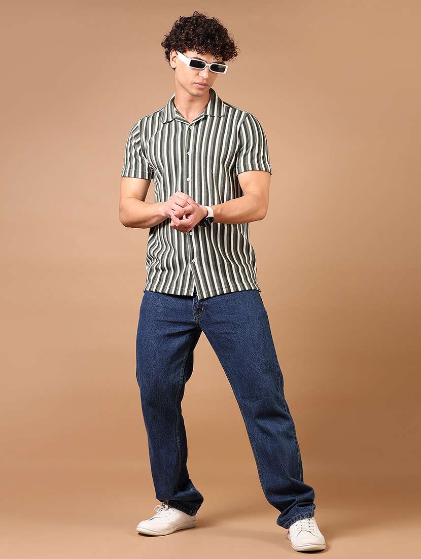 men short sleeves striped casual shirt - 21731337 -  Standard Image - 3