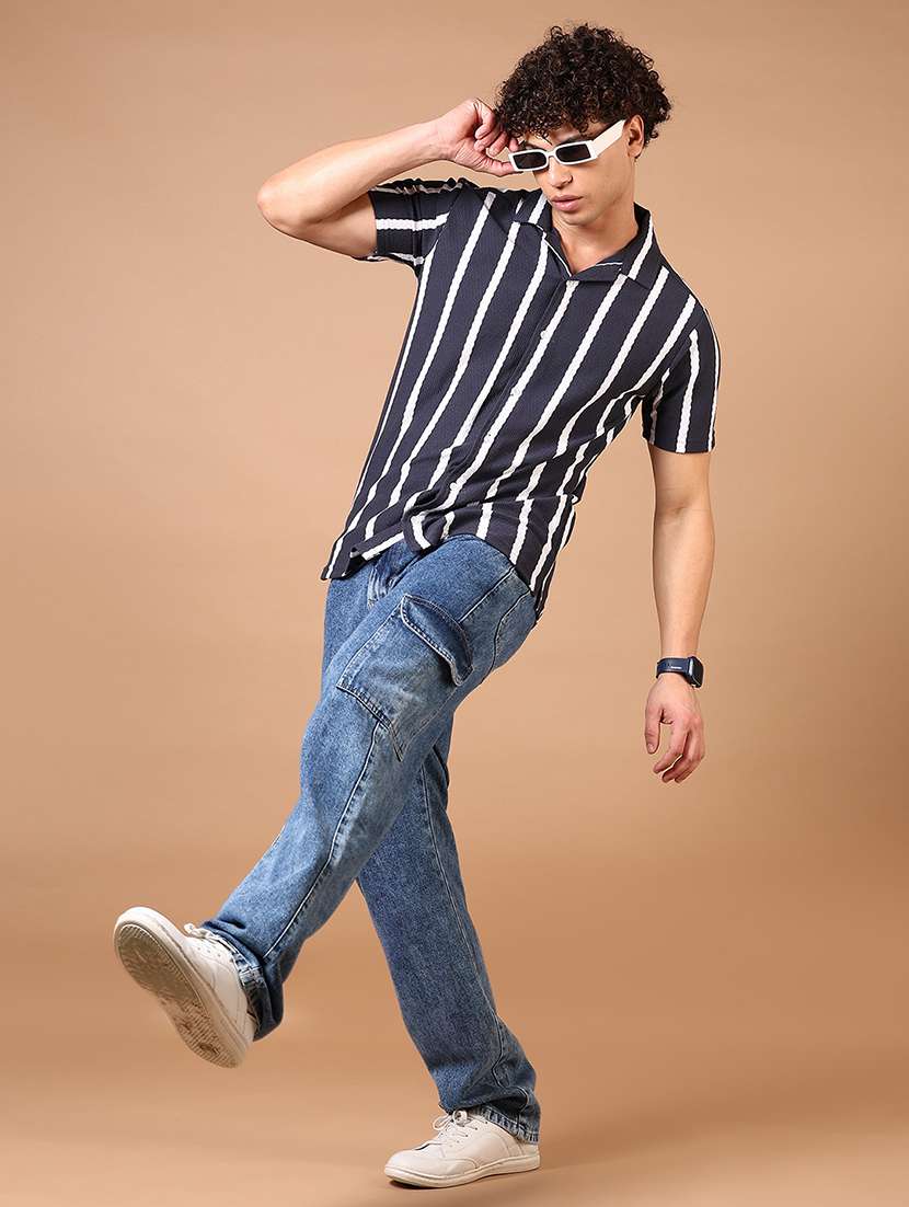 men short sleeves striped casual shirt - 21731344 -  Standard Image - 3
