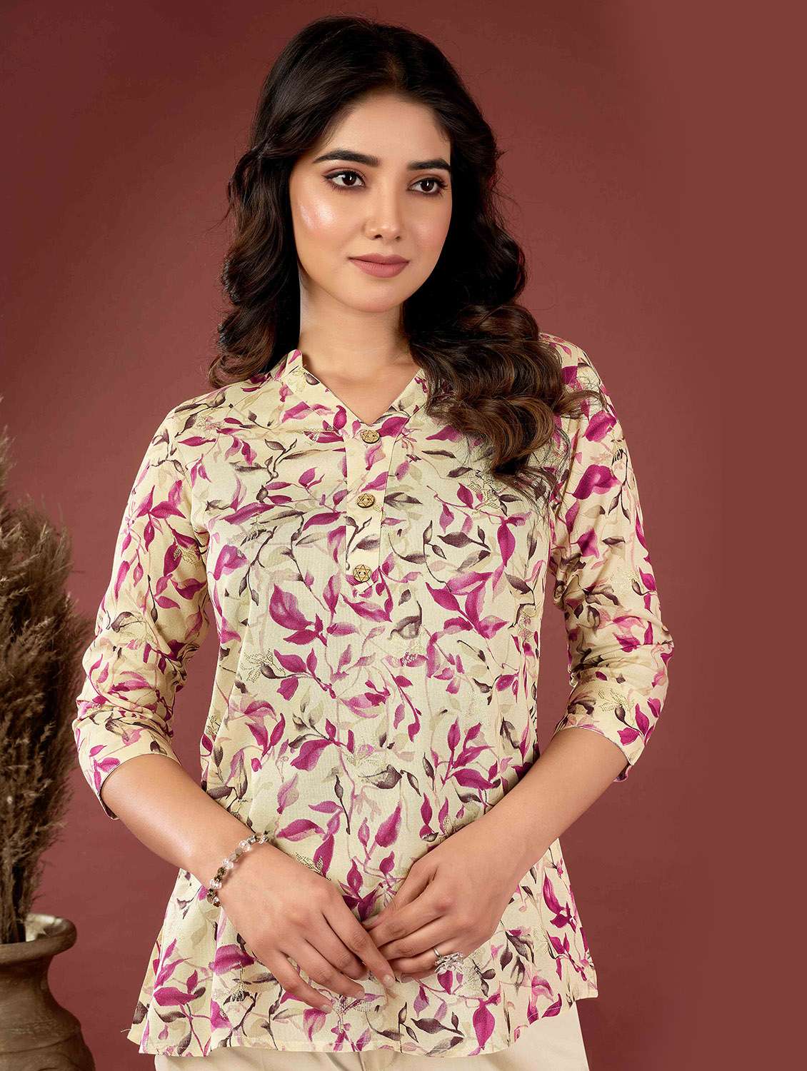 women printed three quarter sleeve top