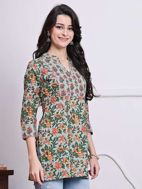 women floral three quarter sleeve straight kurta - 21737447 -  Standard Image - 0