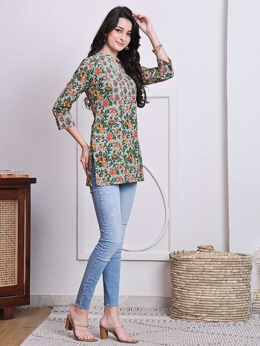 women floral three quarter sleeve straight kurta - 21737447 -  Standard Image - 3