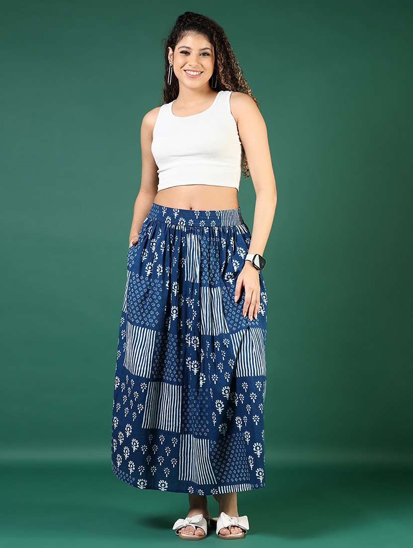 Women Blue Printed Mid Rise Flared Skirt