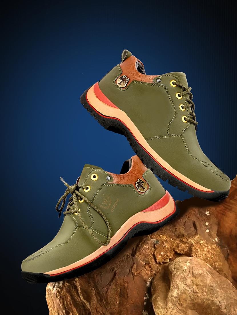 men lace up hiking boots - 21737908 - Standard Image - 3