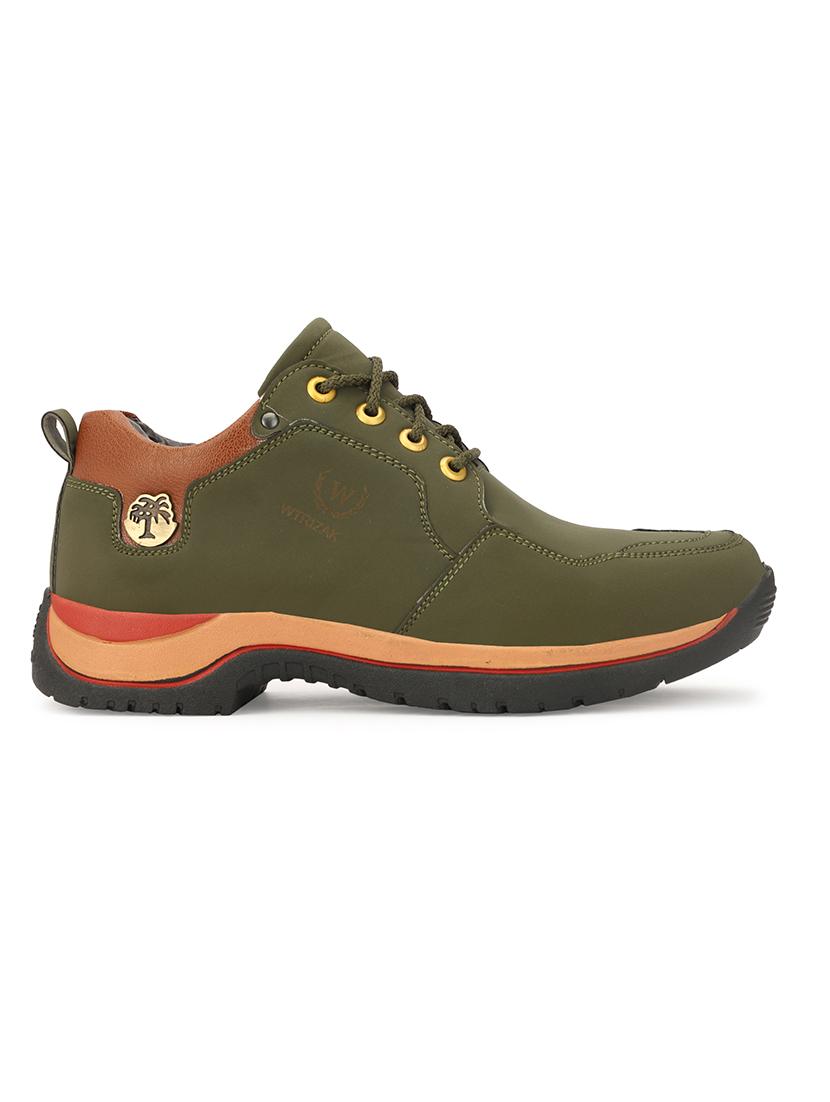 men lace up hiking boots - 21737908 - Standard Image - 5