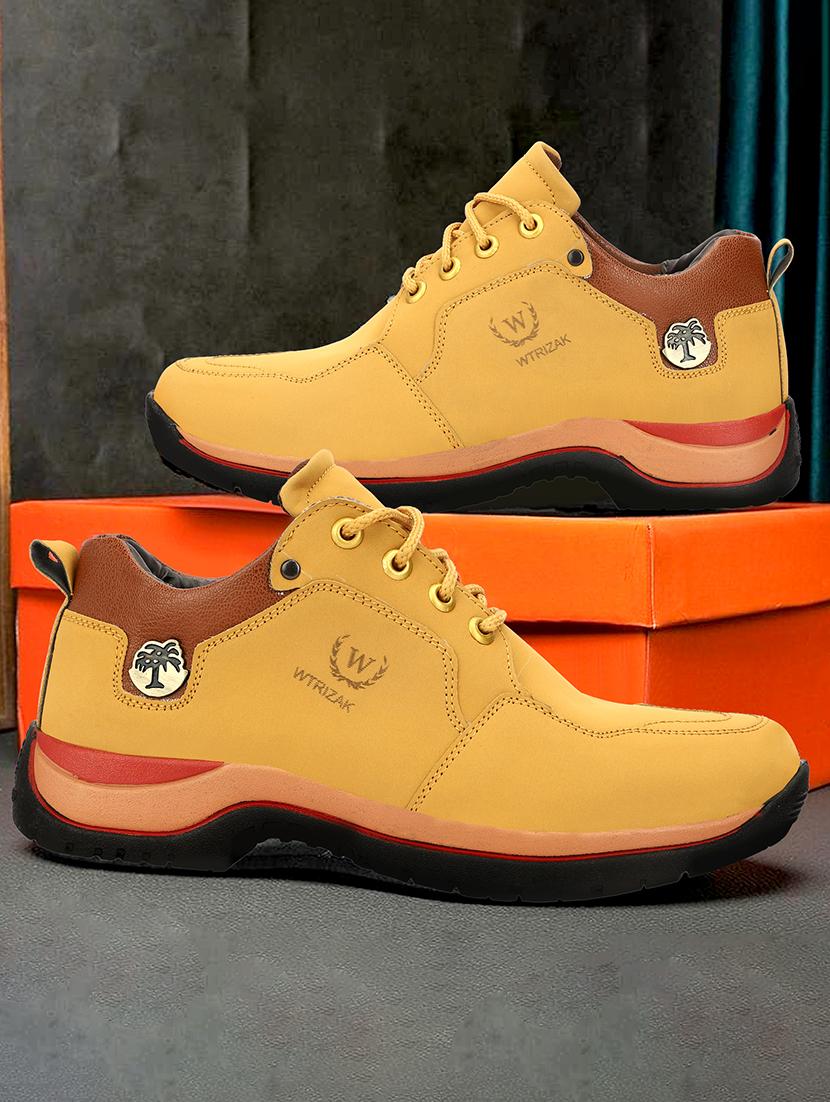 men lace up hiking boots - 21737909 - Zoom Image - 0