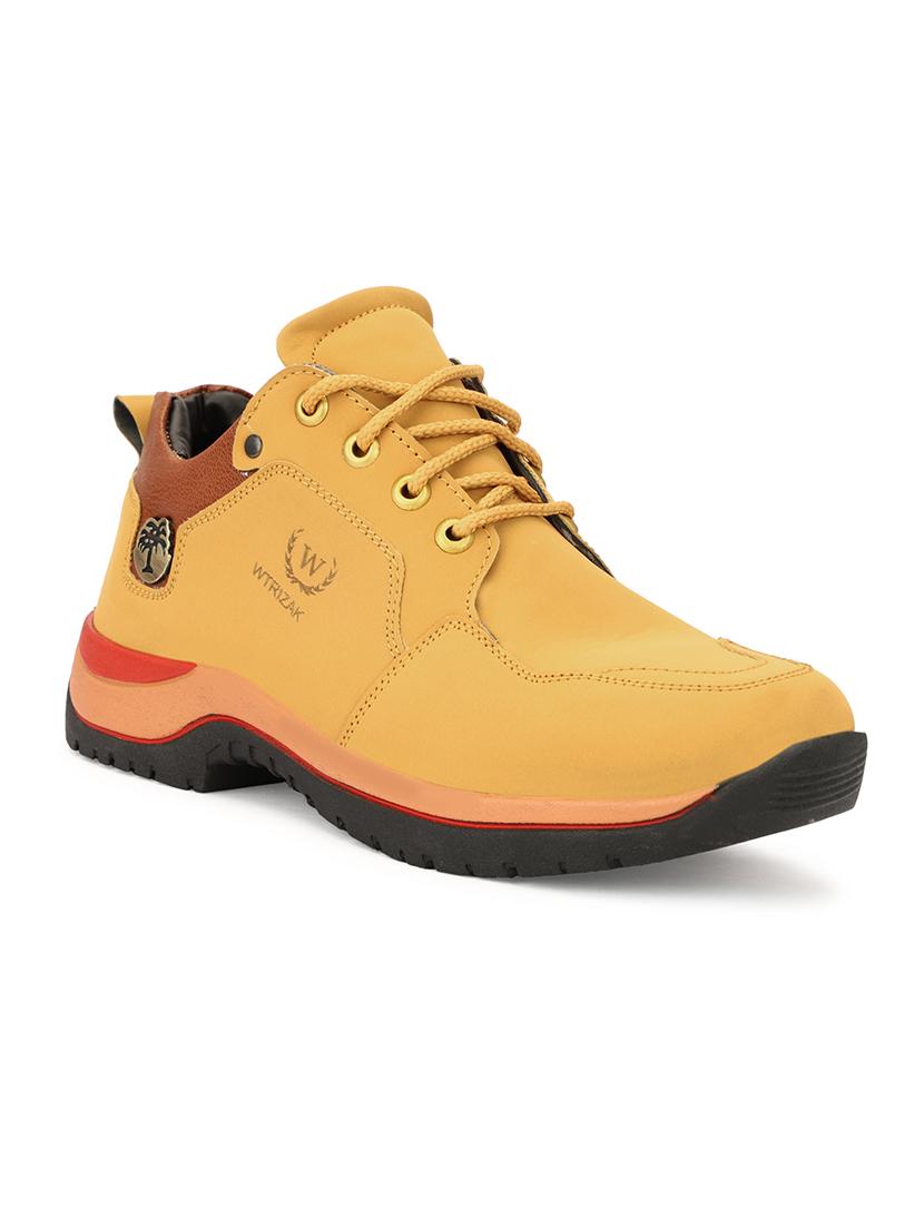men lace up hiking boots - 21737909 - Standard Image - 3