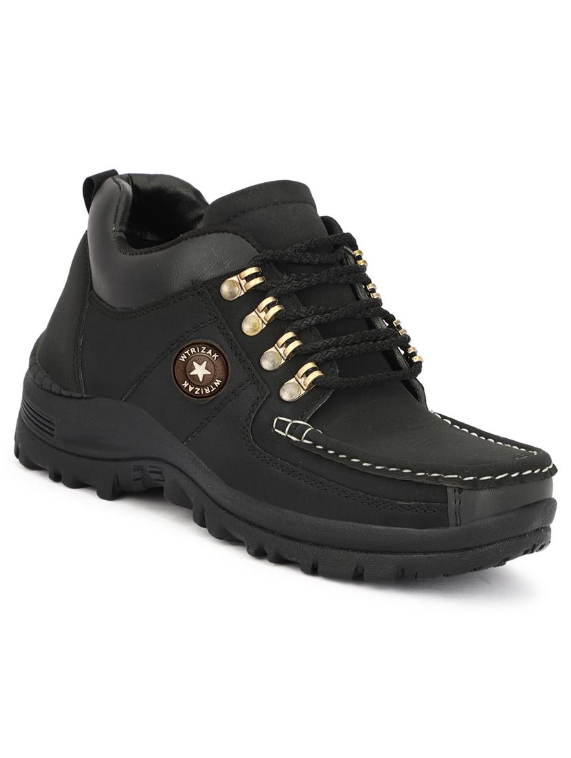 men lace up hiking boots - 21737918 - Standard Image - 3