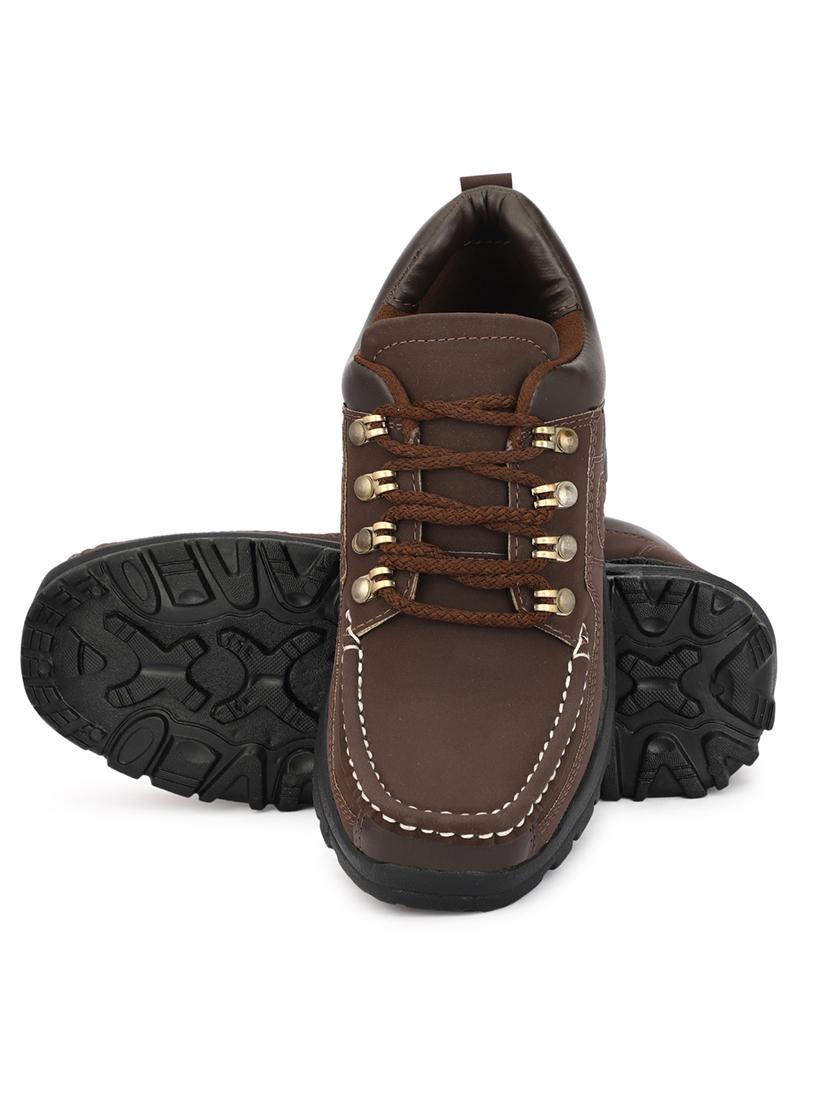 men lace up hiking boots - 21737919 - Standard Image - 3