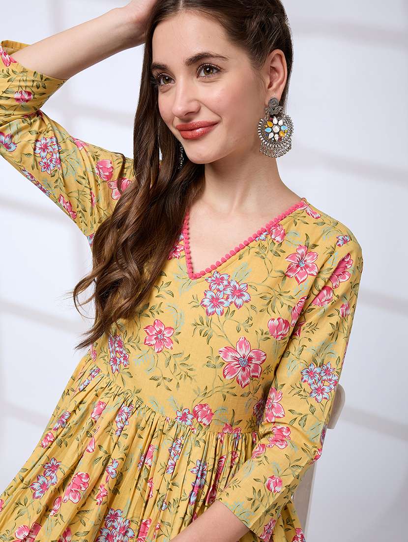 globus women yellow pom pom lace v-neck floral print pleated a-line kurta with pants workwear set - 21738568 -  Standard Image - 3