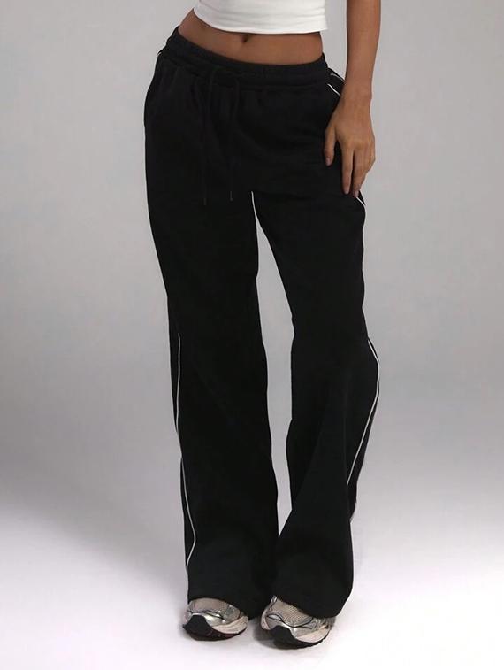 women solid mid rise track pant