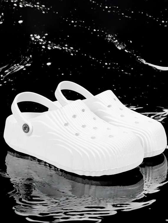 men solid ultra-comfort crocs