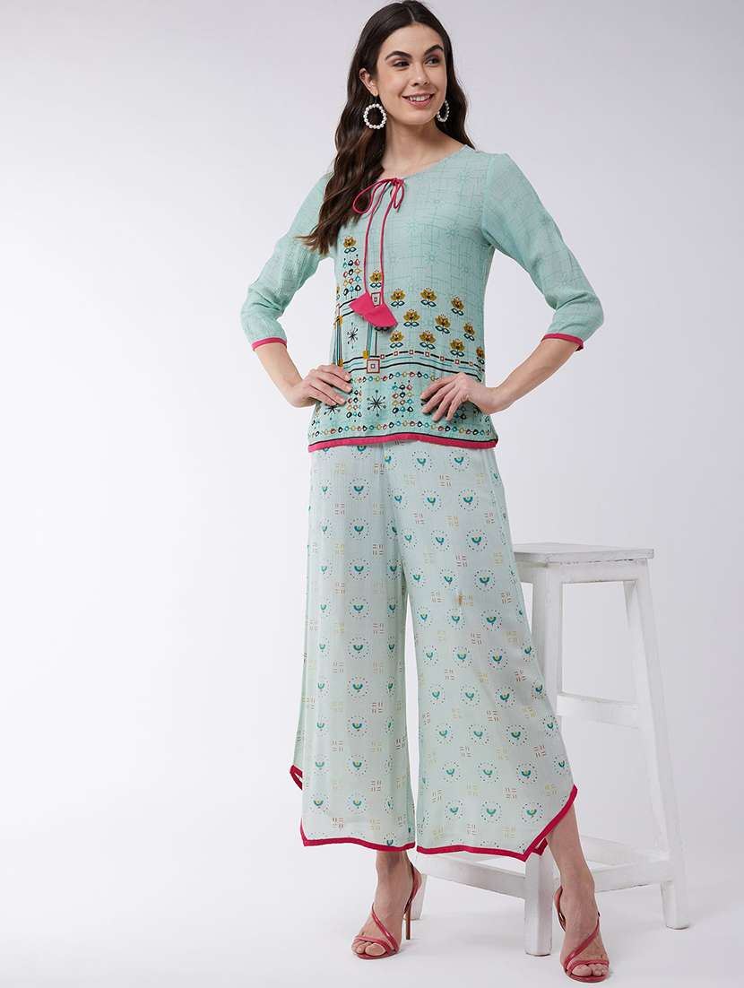 women printed tie up neck regular top