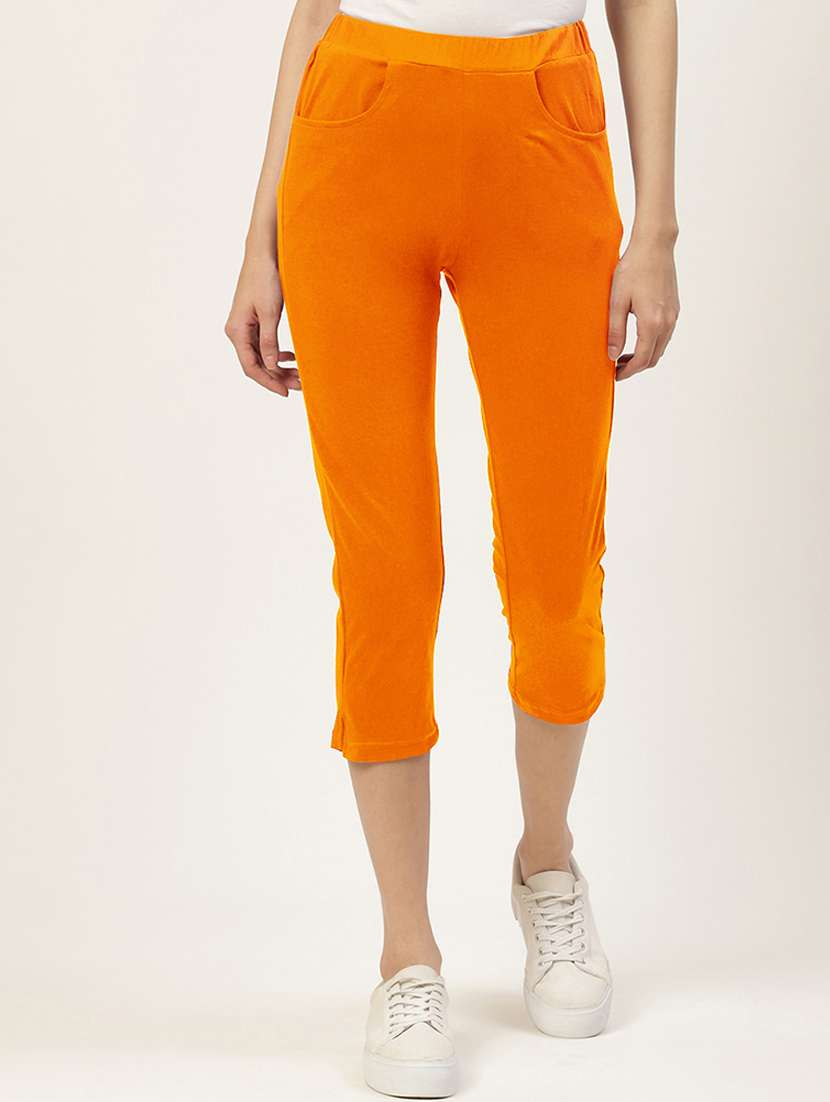 women solid mid rise slim fit capri