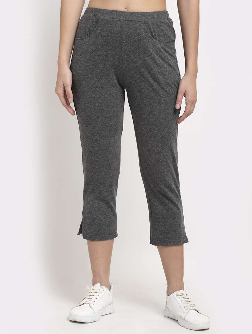 women solid mid rise slim fit capri