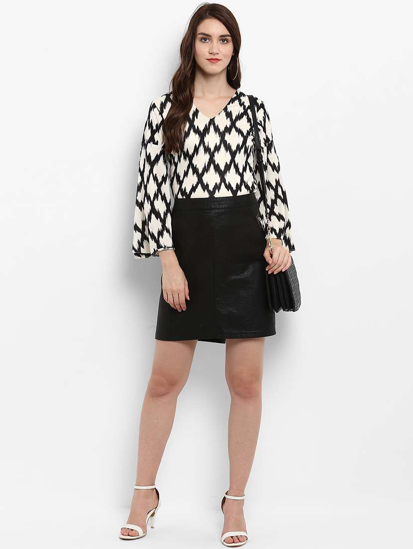 women printed v-neck top - 21742505 -  Standard Image - 3